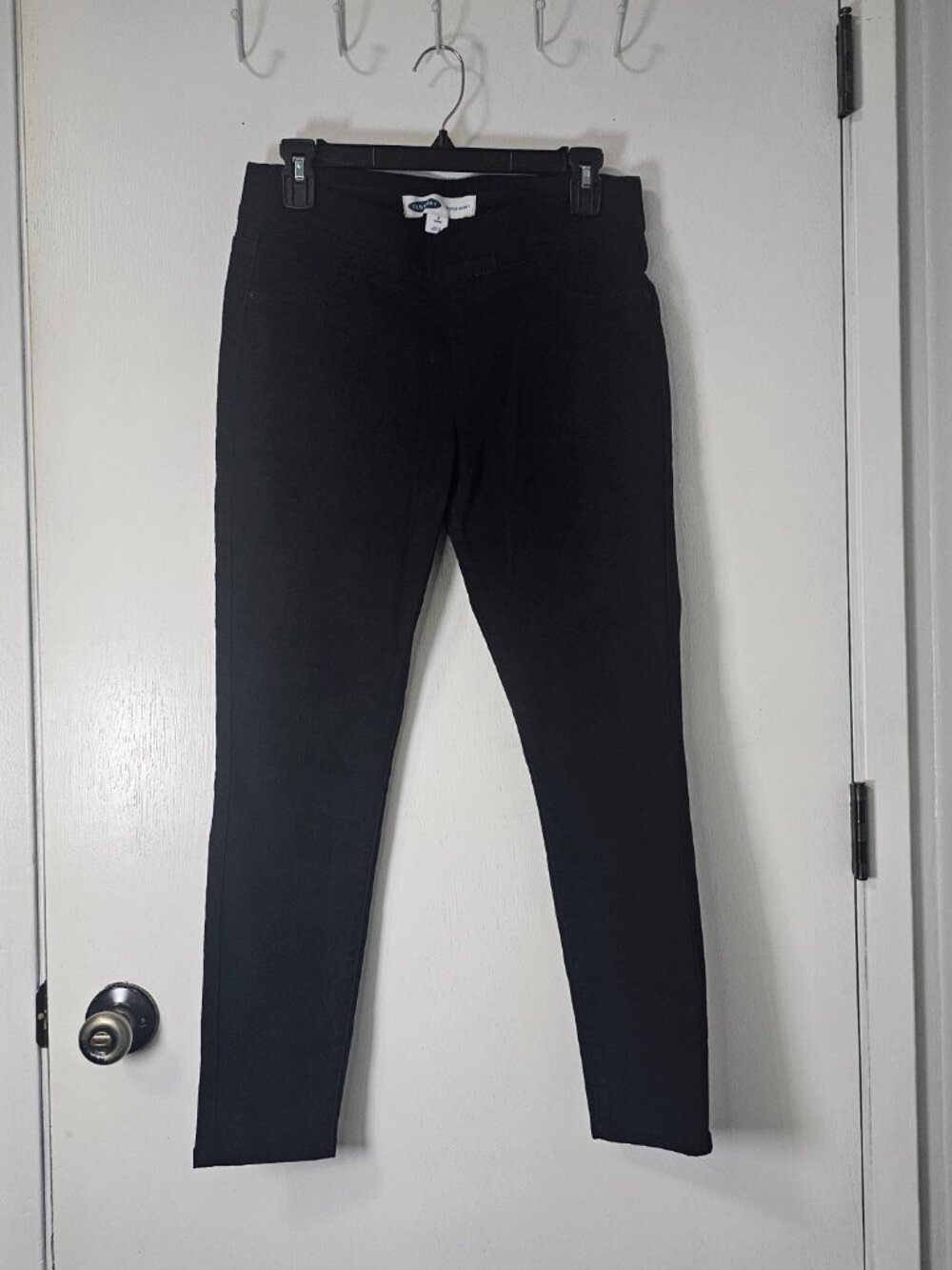 Old Navy Black Super Skinny Pull-On Pants Comfort Elastic Waist - Size 6 Short - Picture 2 of 7